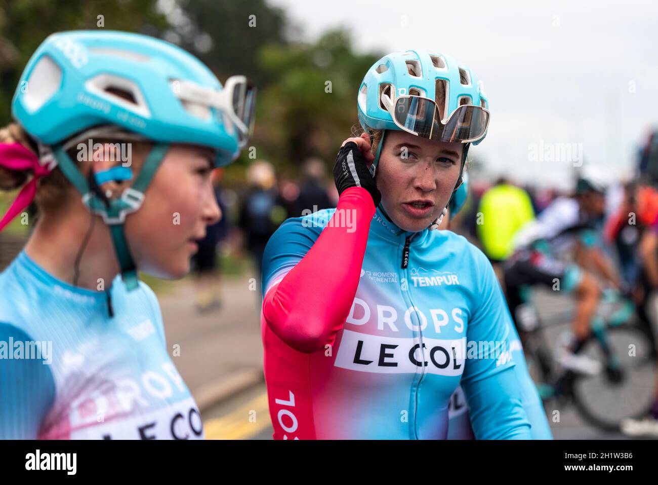 Riders of Drops le Col après avoir terminé à la course cycliste AJ Bell Women's Tour, phase 4, Southend on Sea, Essex, Royaume-Uni.Marjolein van 't Geloof Banque D'Images Riders of Drops le Col après avoir terminé à la course cycliste AJ Bell Women's Tour, phase 4, Southend on Sea, Essex, Royaume-Uni.Marjolein van 't Geloof Banque D'Images