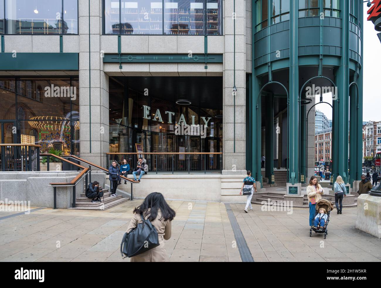 Extérieur de Eataly Londres, un marché alimentaire italien et des restaurants à Bishopsgate, Londres, Angleterre, Royaume-Uni Banque D'Images