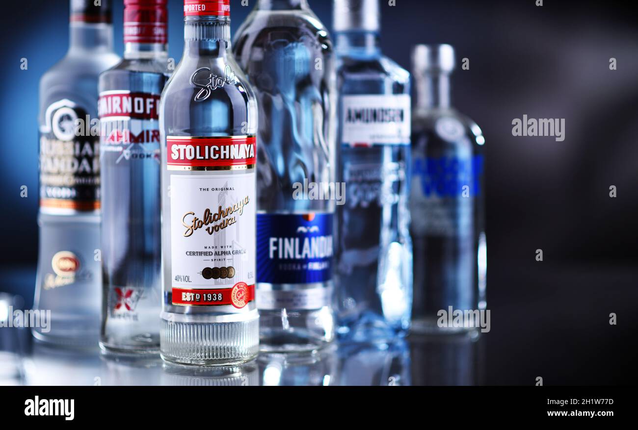 POZNAN, POL - 12 MAI 2021 : bouteilles de vodka de marques internationales  variées Photo Stock - Alamy