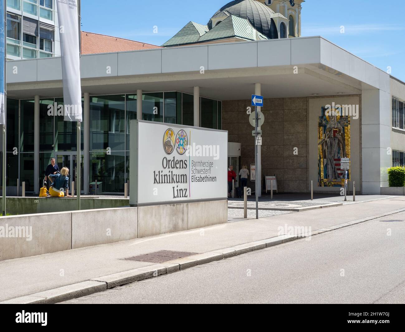Entrée de l'hôpital Ordensklinikum Linz – Hôpital de l'Elisabethinen ...