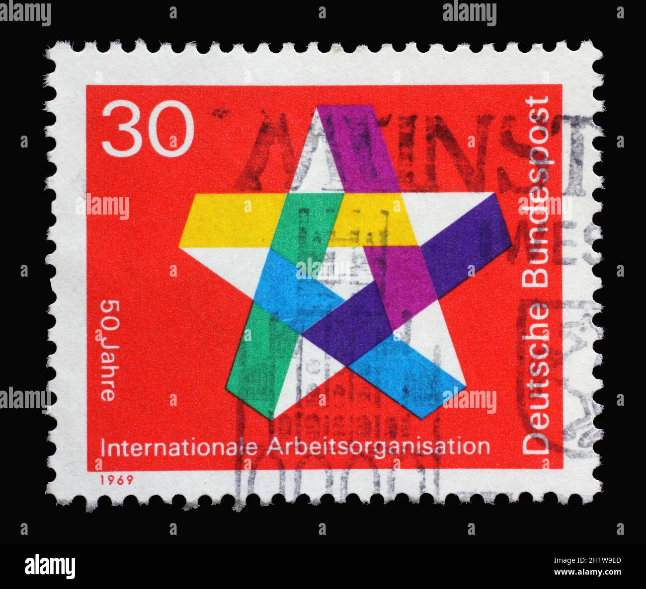 Timbre imprimé en Allemagne montrant une étoile à cinq pointes de couleur, 50 ans de l'Organisation internationale du travail, vers 1969 Banque D'Images