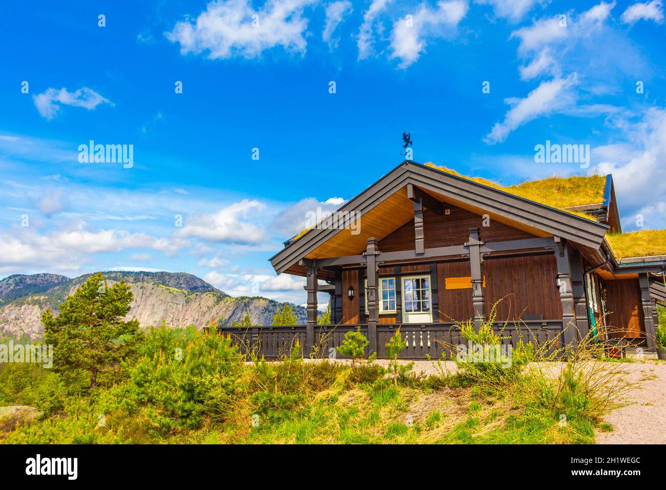 Chalets norvégiens en bois chalets dans la nature et le paysage de montagne de Treungen à Nissedal Norvège. Banque D'Images