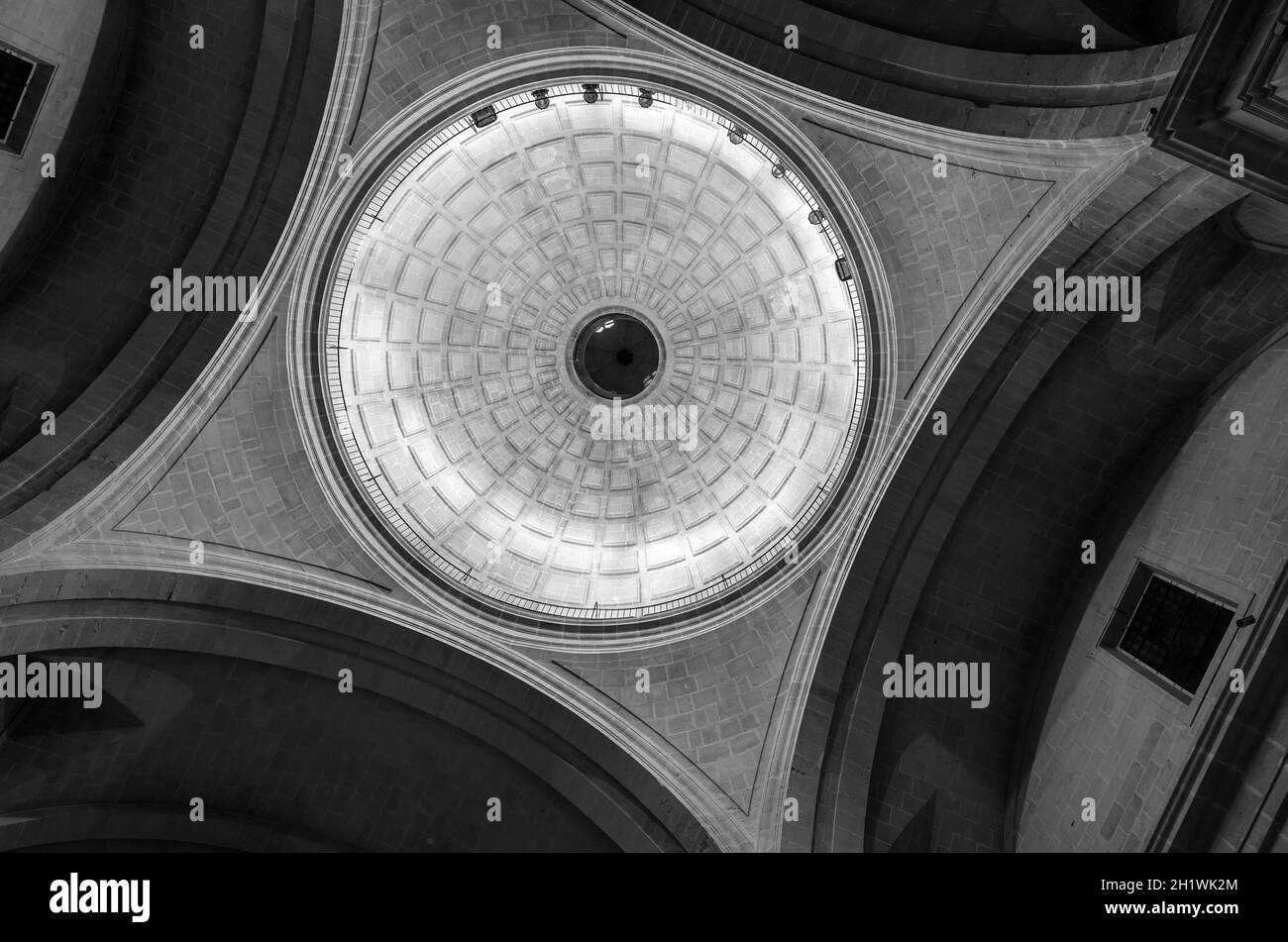 ALICANTE, ESPAGNE - 29 DÉCEMBRE 2018 : vue intérieure de la co-cathédrale de Saint Nicolas de Bari à Alicante, Espagne Banque D'Images