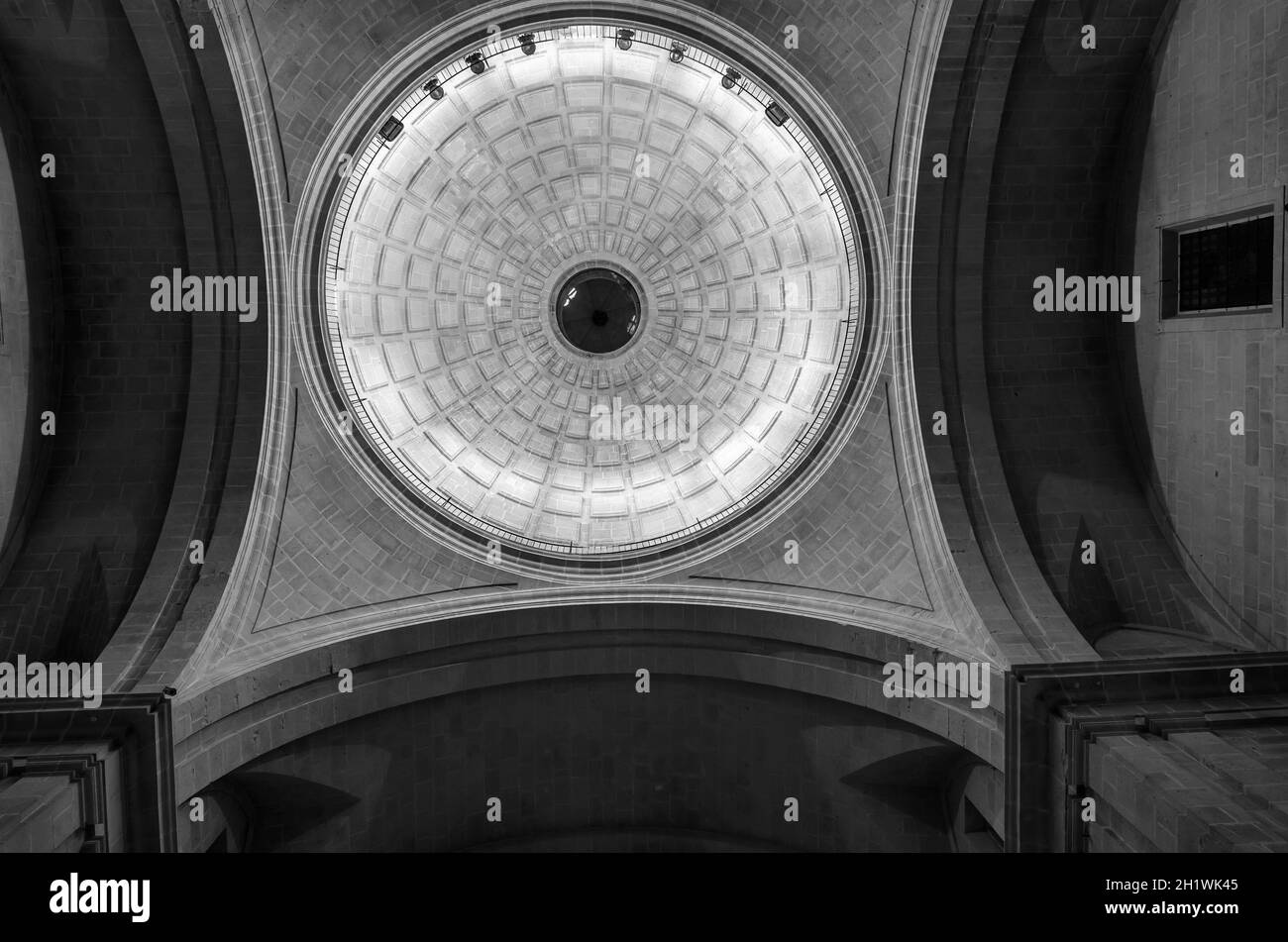 ALICANTE, ESPAGNE - 29 DÉCEMBRE 2018 : vue intérieure de la co-cathédrale de Saint Nicolas de Bari à Alicante, Espagne Banque D'Images