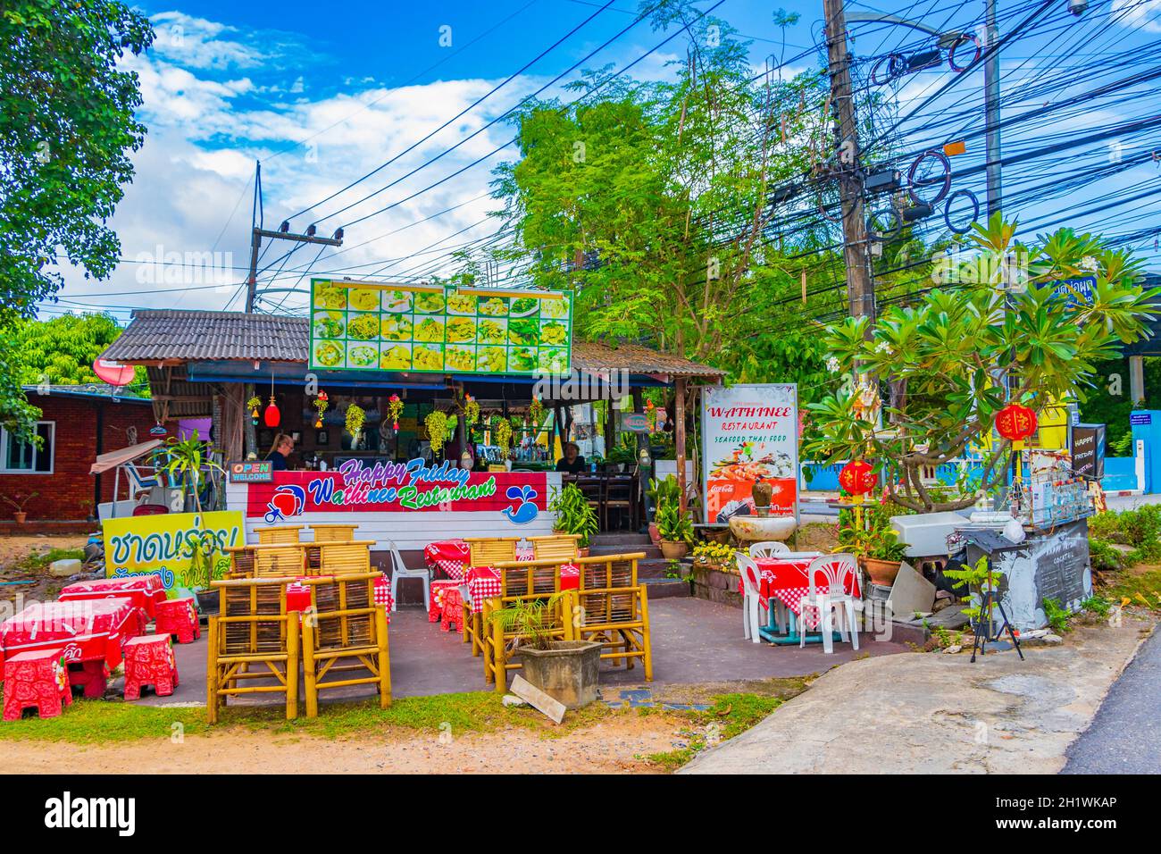 Surat Thani Thaïlande 25. Mai 2018 Wathinee cuisine thaïlandaise typique restaurant de rue à Fishermans Village Bo Phut Koh Samui île de Thaïlande. Banque D'Images