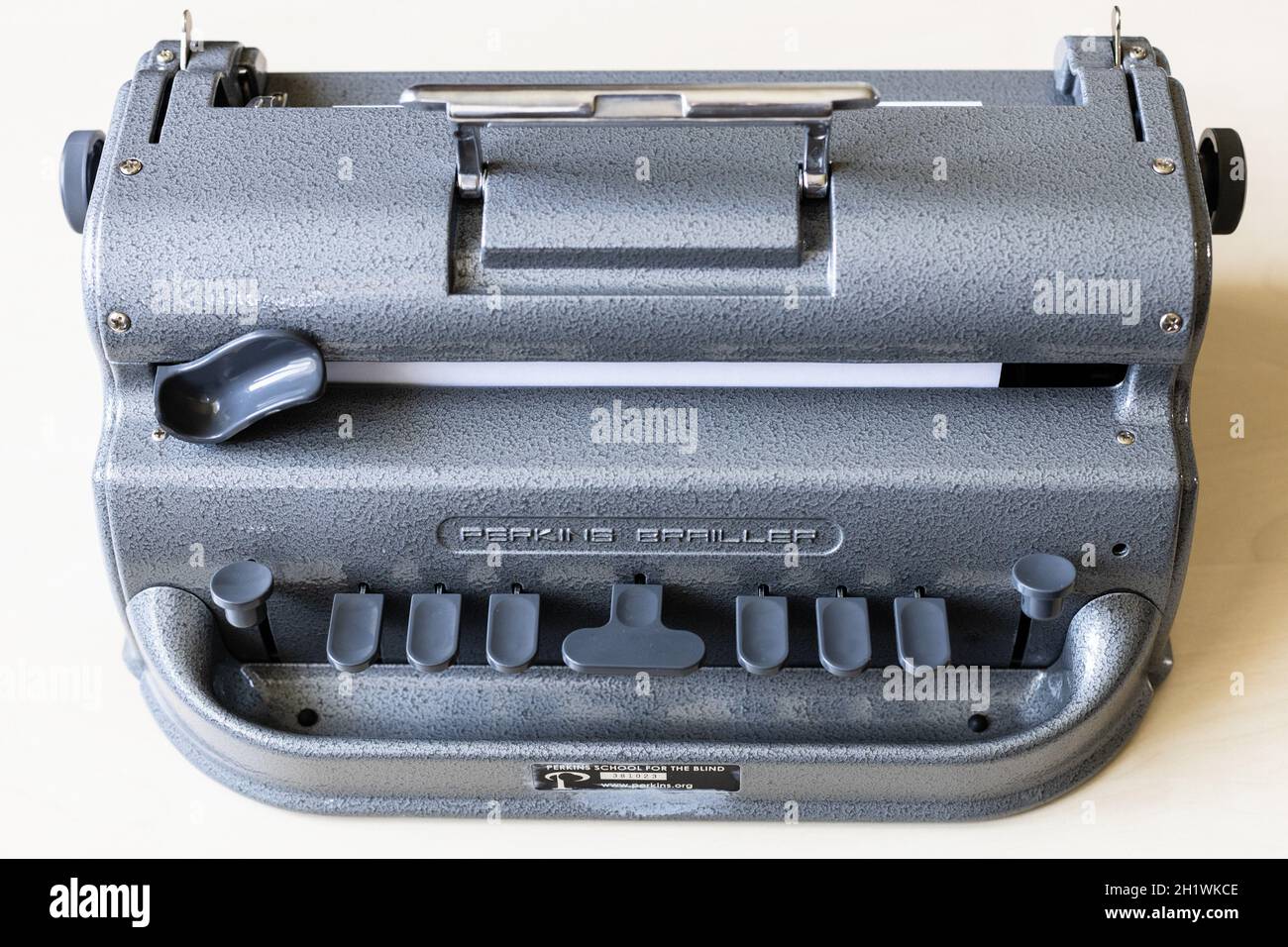 Moscou, Russie - 5 juin 2021 : Perkins Brailler, machine à écrire manuelle en braille. Le premier Perkins Brailler a été produit en 1951 par David Abraham, Banque D'Images