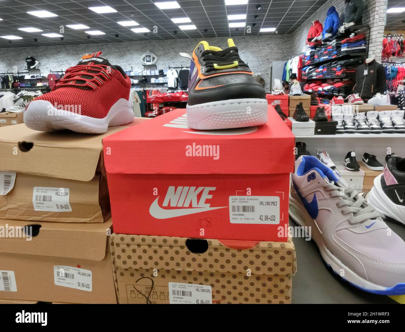 Antalya, Turquie - 11 mai 2021 : les sneakers Nike at Shop à Antalya,  Turquie le 11 mai 2021 Photo Stock - Alamy