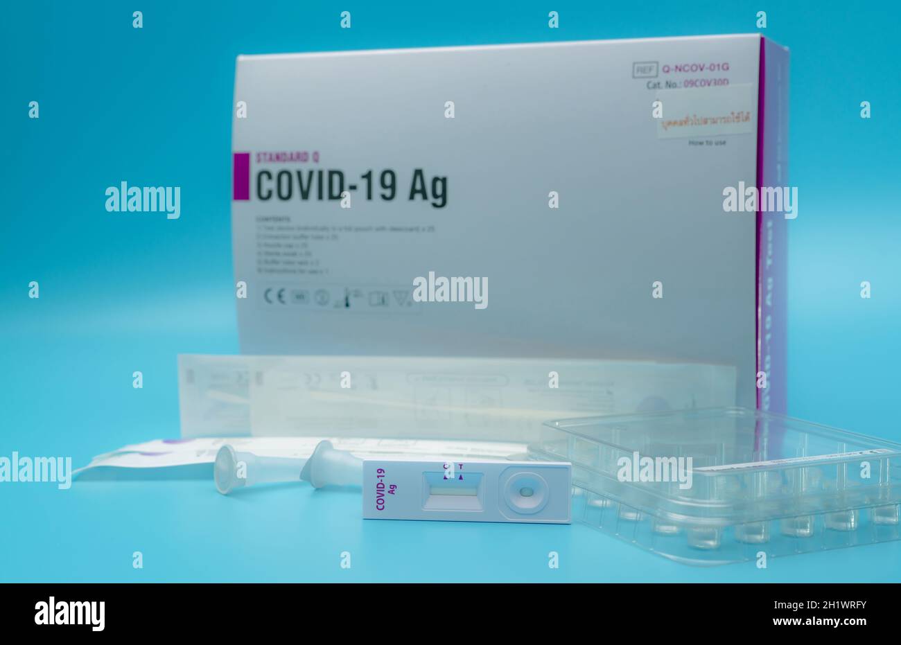 CHONBURI, THAÏLANDE-26 JUILLET 2021 : Standard Q COVID-19 AG Test fabriqué par SD Biosensor. Kit de test d'antigène rapide. Dispositif médical pour antig Covid-19 Banque D'Images