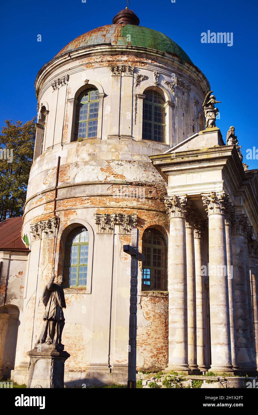 Église catholique de Saint Joseph dans le style baroque en Pidgirtsi. Close-up. Banque D'Images