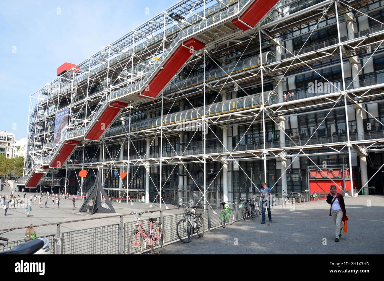 Paris - Centre Georges Pompidou a été conçu dans le style de l'architecture high-tech. Il abrite une bibliothèque, musée moderne d'art nationale et l'IRCAM. Banque D'Images