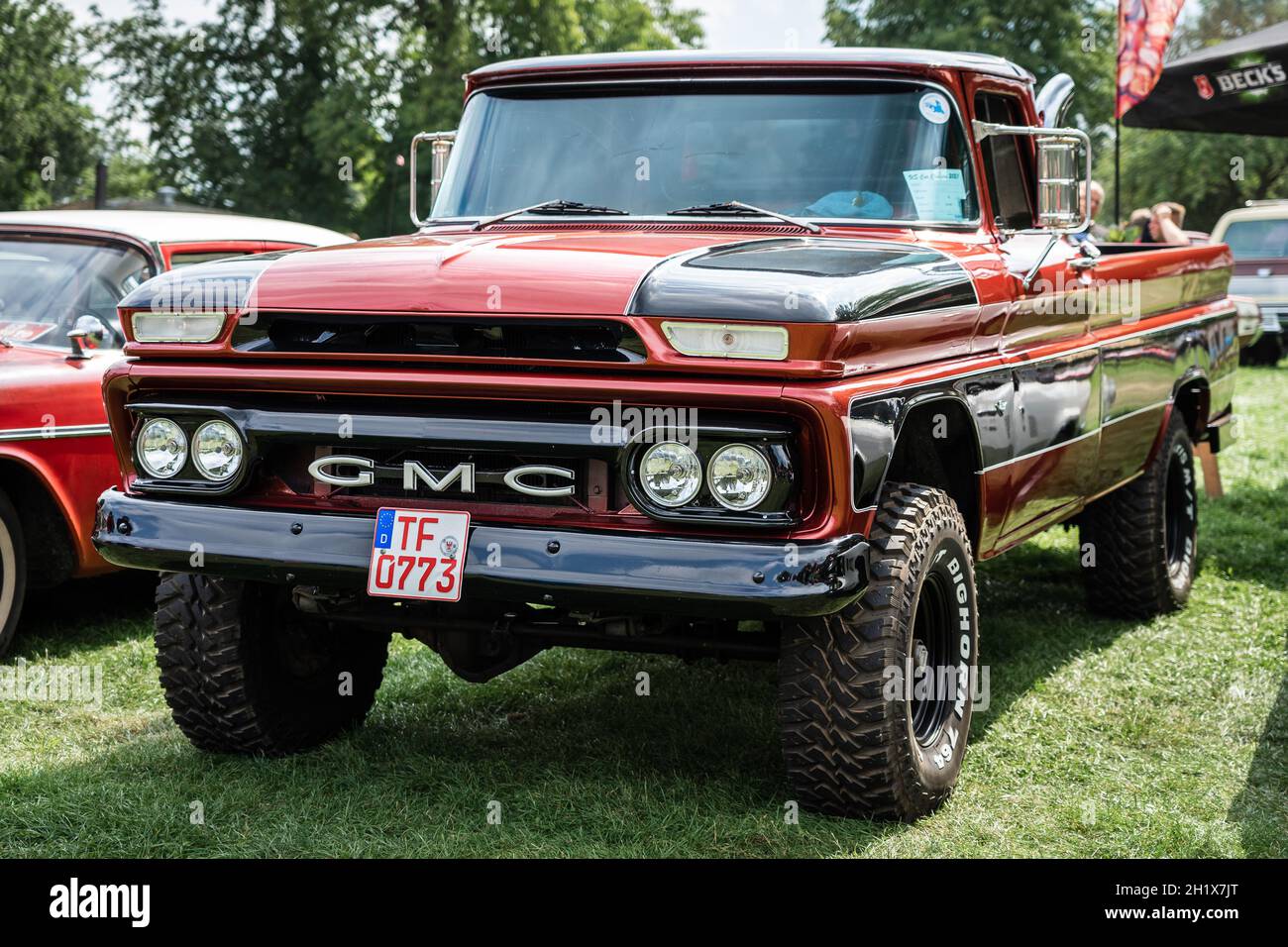 DIEDERSDORF, ALLEMAGNE - 21 AOÛT 2021 : le pick-up pleine grandeur GMC K1000, 1963. L'exposition « US car Classics ». Banque D'Images