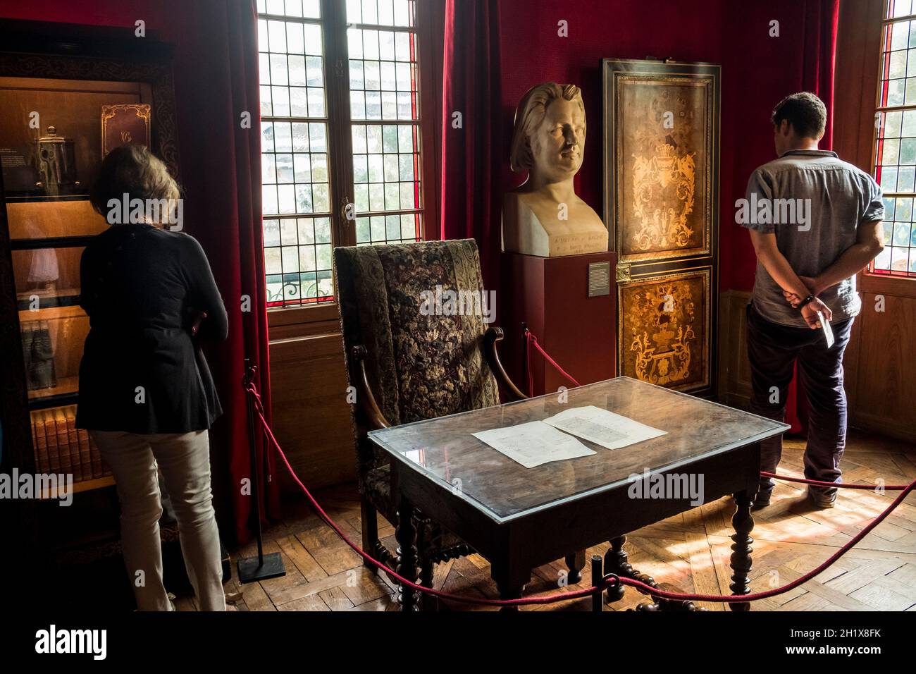 FRANCE.PARIS (16ÈME ARRONDISSEMENT).LA MAISON DE BALZAC.L'ÉTUDE DE HONORÉ DE BALZAC ET SA TABLE DE TRAVAIL Banque D'Images