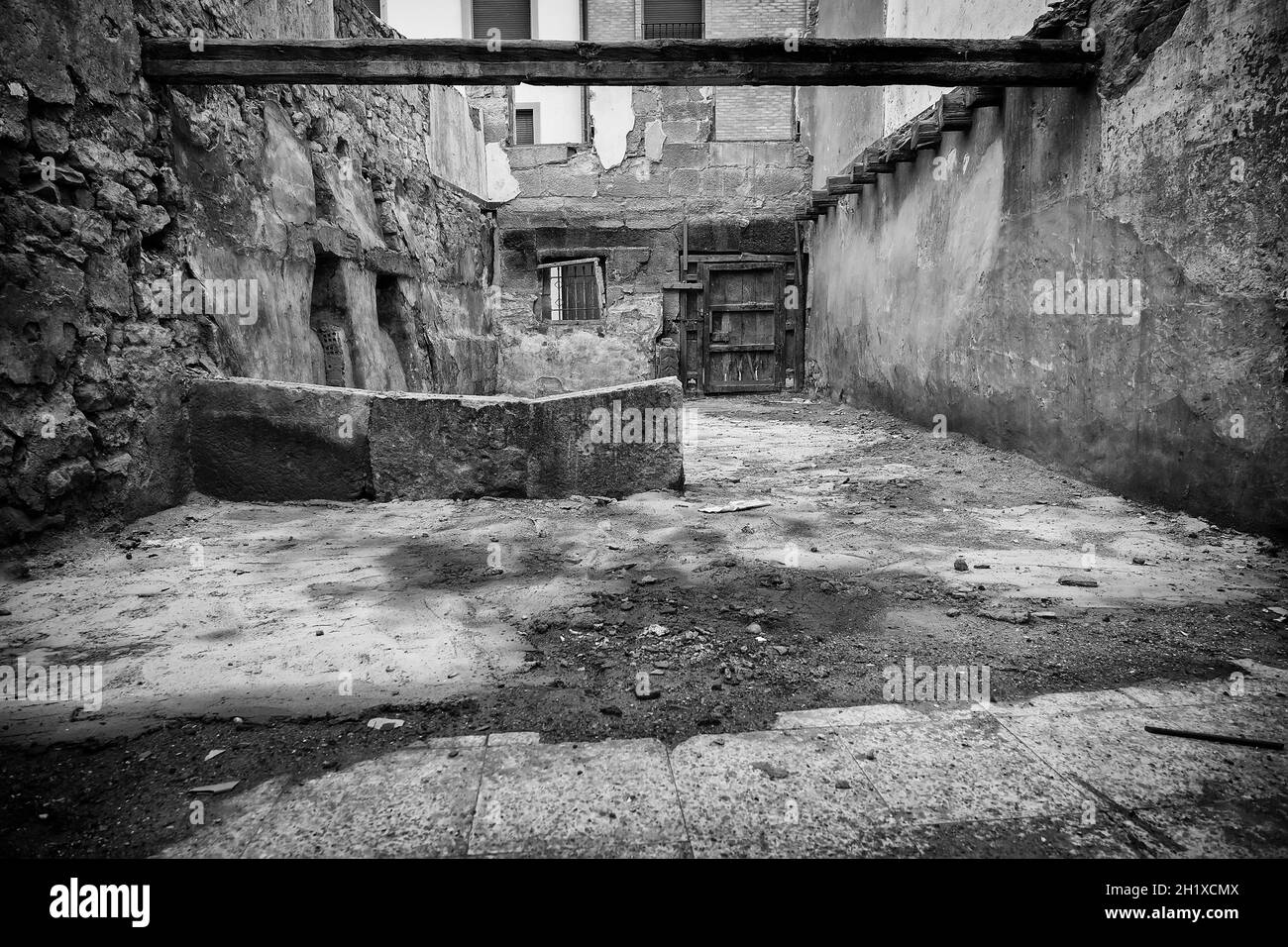 Détail de l'abandon et de la ruine dans une vieille maison de ville, la destruction Banque D'Images