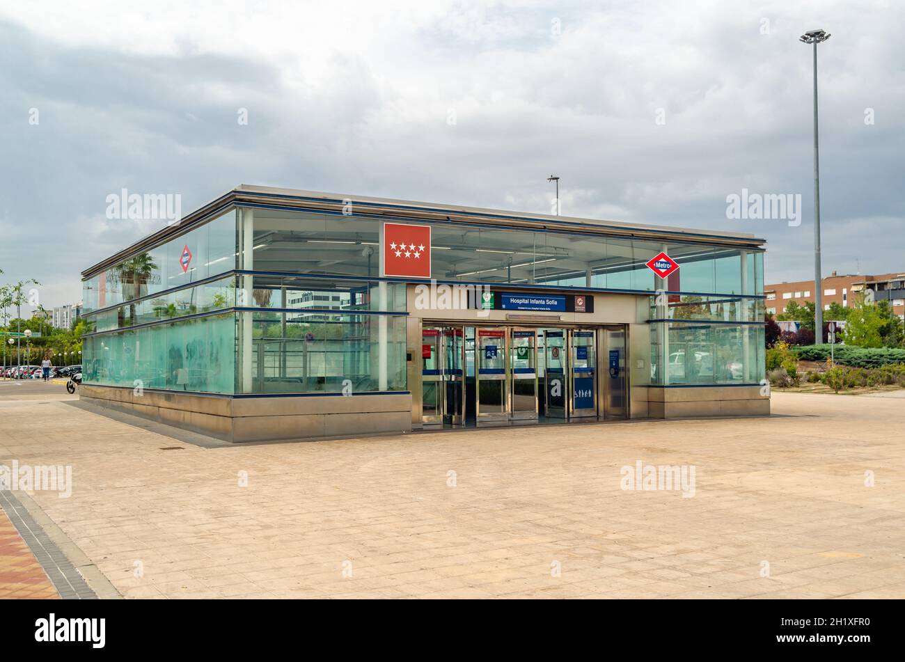SAN SEBASTIAN DE LOS REYES (Madrid), ESPAGNE - 13 SEPTEMBRE 2021: Vue extérieure de l'hôpital Infanta Sofia station de métro à San Sebastian de los Reyes, Banque D'Images