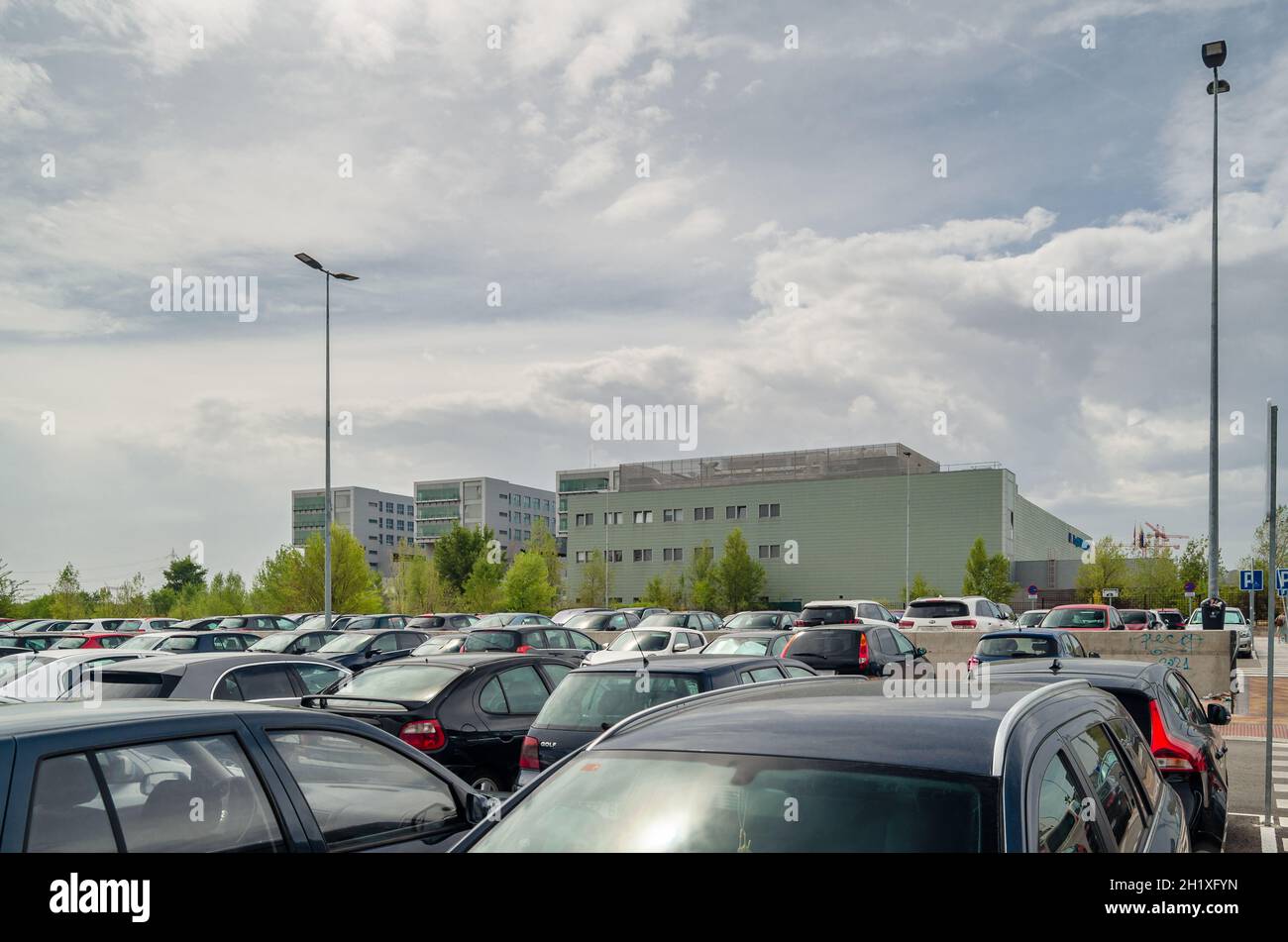 SAN SEBASTIAN DE LOS REYES (Madrid), ESPAGNE - 13 SEPTEMBRE 2021: Vue extérieure de l'hôpital Infanta Sofia vue du parking, San Sebastian de lo Banque D'Images