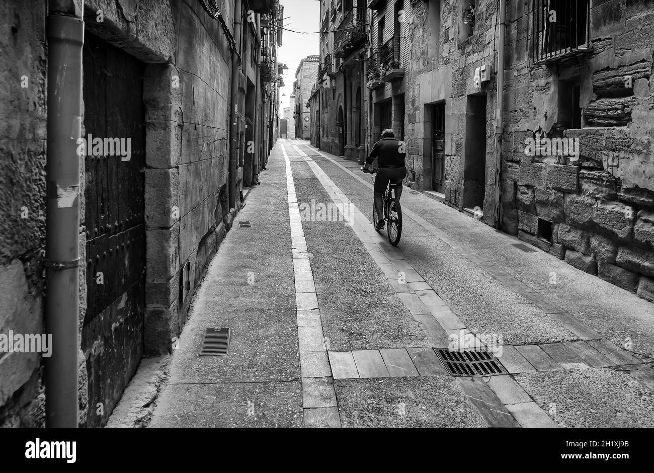 Détail de la vieille rue médiévale dans une ville en Espagne, histoire et tourisme Banque D'Images