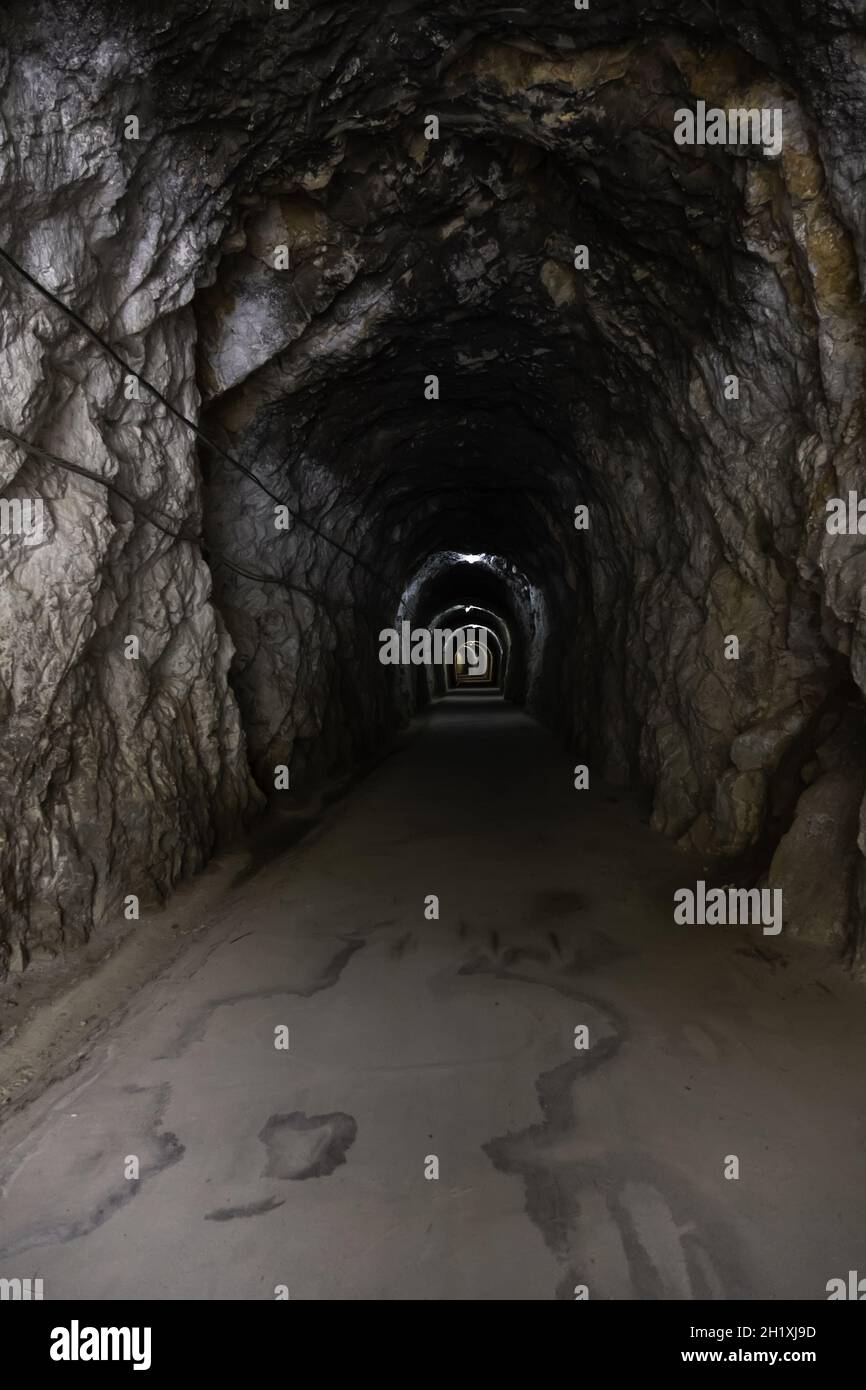 Ancien tunnel souterrain pour le transport de marchandises, passage souterrain pour piétons Banque D'Images