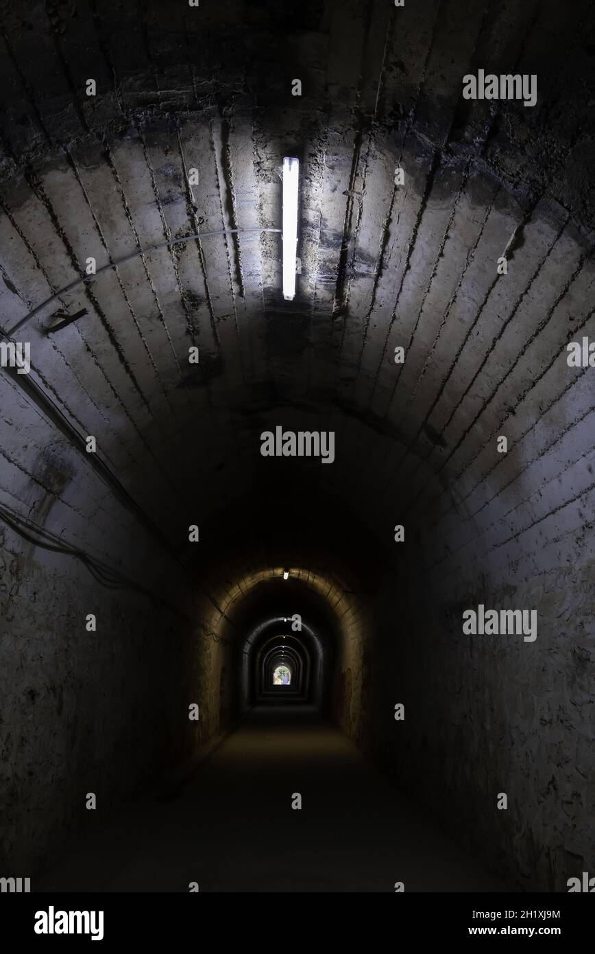 Ancien tunnel souterrain pour le transport de marchandises, passage souterrain pour piétons Banque D'Images
