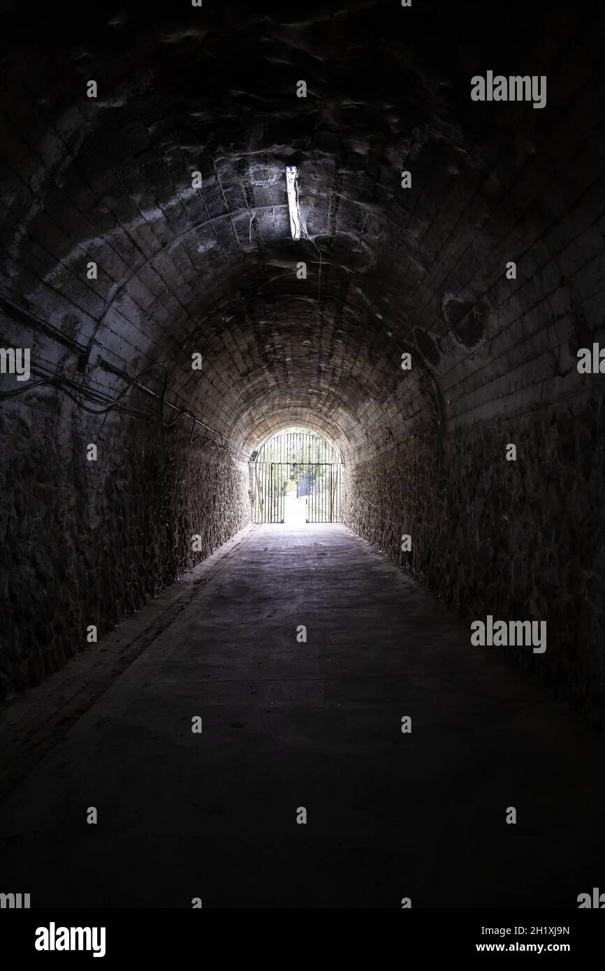 Ancien tunnel souterrain pour le transport de marchandises, passage souterrain pour piétons Banque D'Images