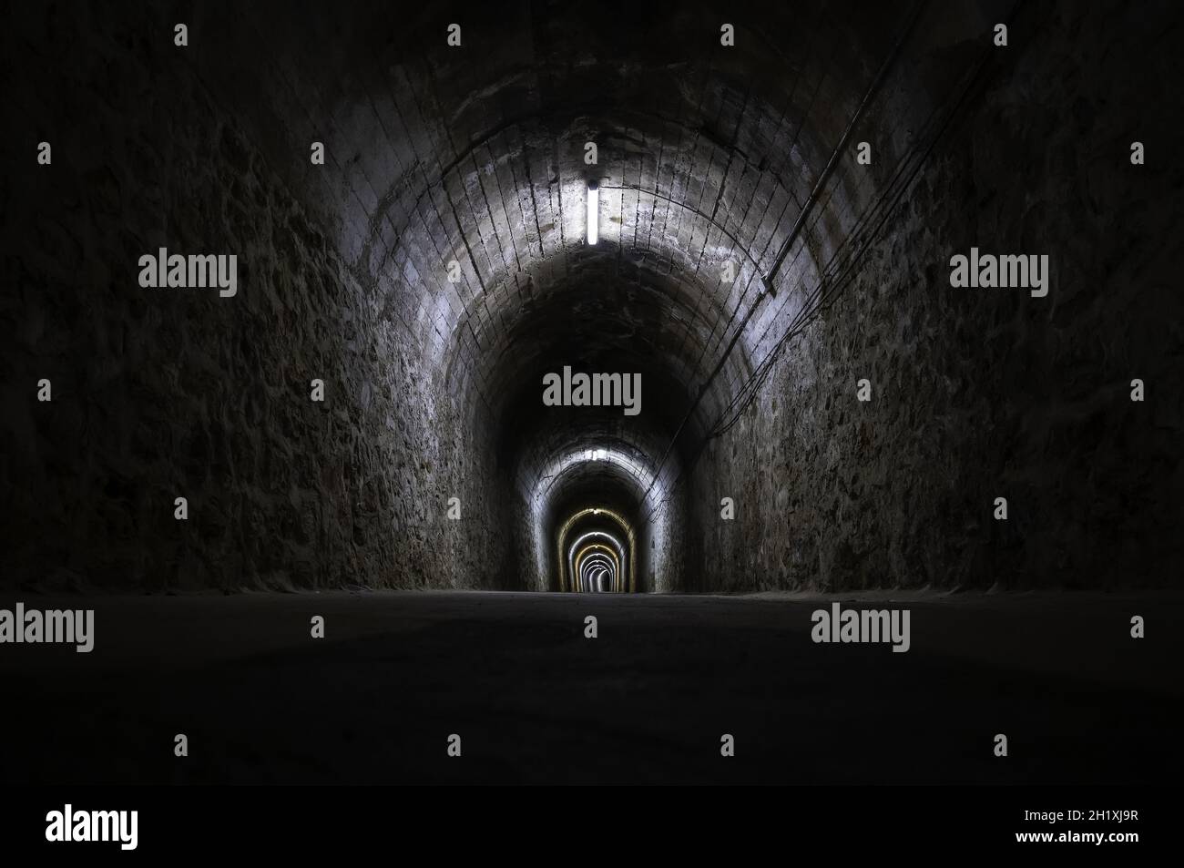 Ancien tunnel souterrain pour le transport de marchandises, passage souterrain pour piétons Banque D'Images