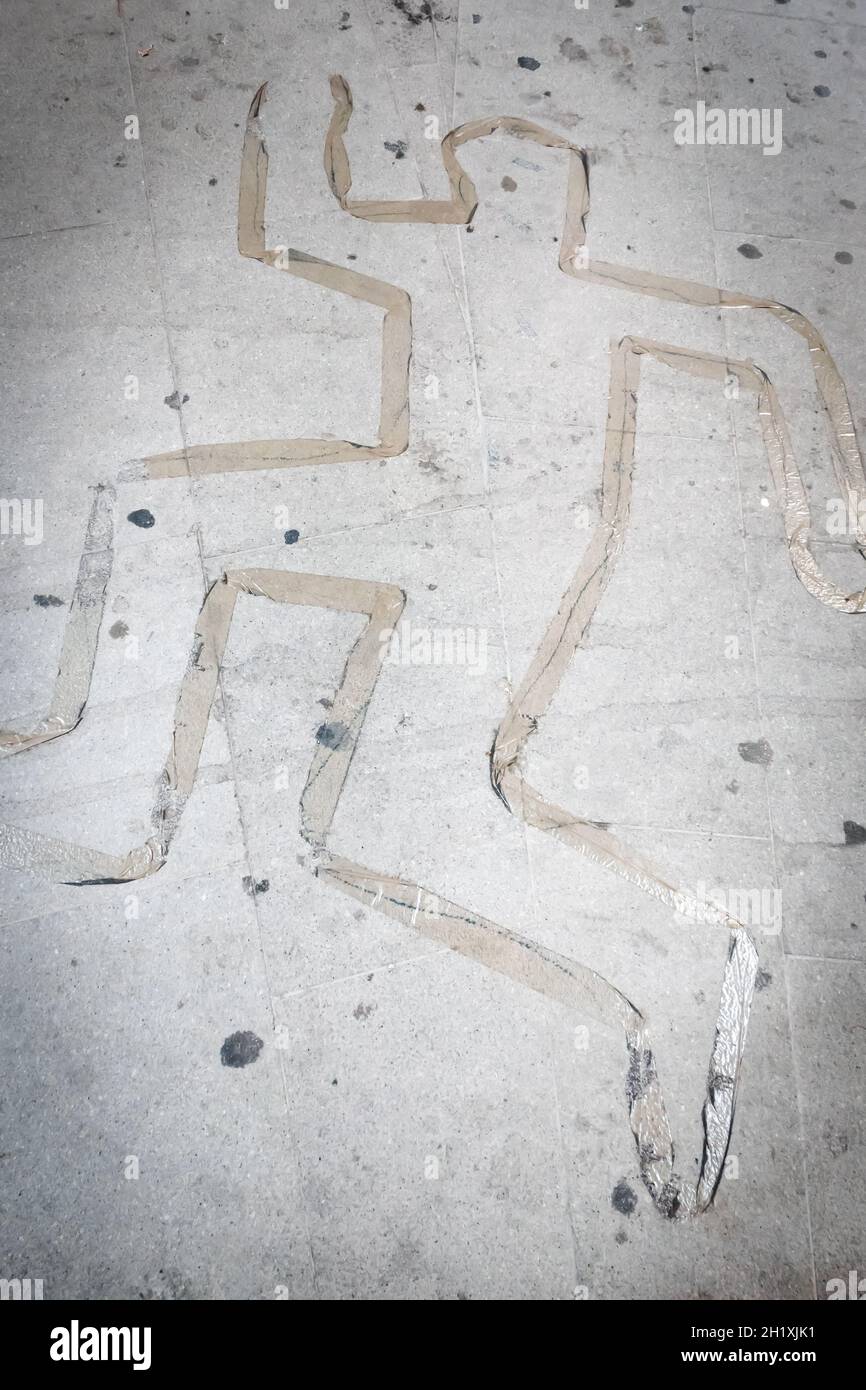 Silhouette de corps mort sur le sol avec bande de scotch. Concept de ...