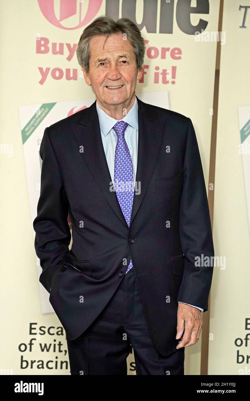 Melvyn Bragg arrive au prix de l'Oldie de l'année, à l'hôtel Savoy de Londres.Date de la photo: Mardi 19 octobre 2021. Banque D'Images