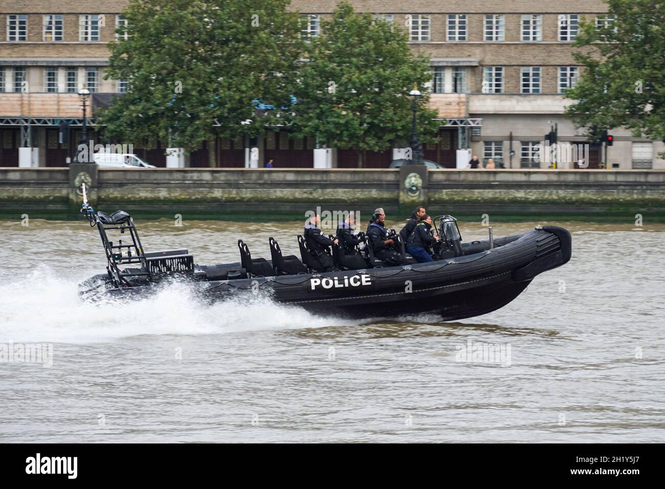 Metropolitan police High Speed rigide gonflable bateau (RIB) sur la Tamise, Londres Angleterre Royaume-Uni Banque D'Images