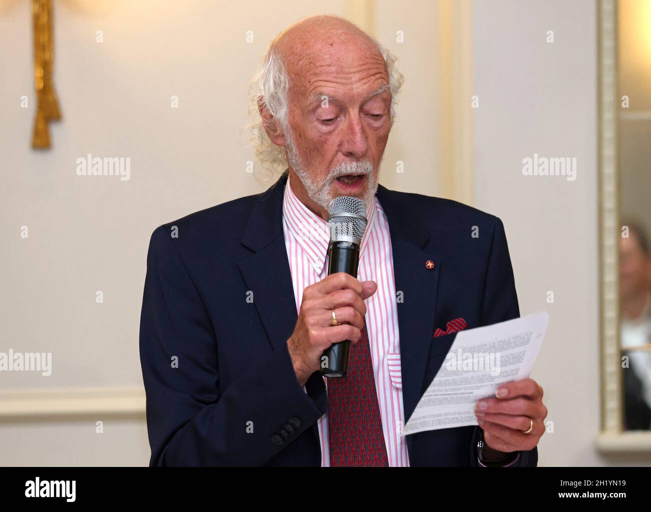 Roger McGough remporte le prix du poète de l'année des Oldies aux Oldie of the Year Awards, à l'hôtel Savoy de Londres.Date de la photo: Mardi 19 octobre 2021. Banque D'Images