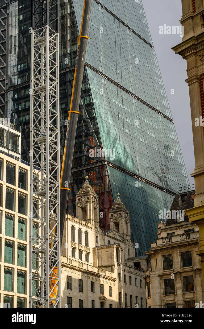 Le 140 Leadenhall St de 1931 est extrait à la fois du bâtiment Leadenhall et du chantier de construction du 8 Bishopsgate, Londres, Angleterre. Banque D'Images