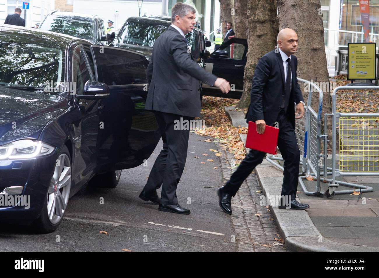 Londres, Angleterre, Royaume-Uni 19 octobre 2021 les chefs de banque et les ministres du gouvernement assistent au Sommet mondial de l'investissement au Musée des sciences.Arrivée du secrétaire d'État à la Santé et aux soins sociaux Sajid Javed. Banque D'Images