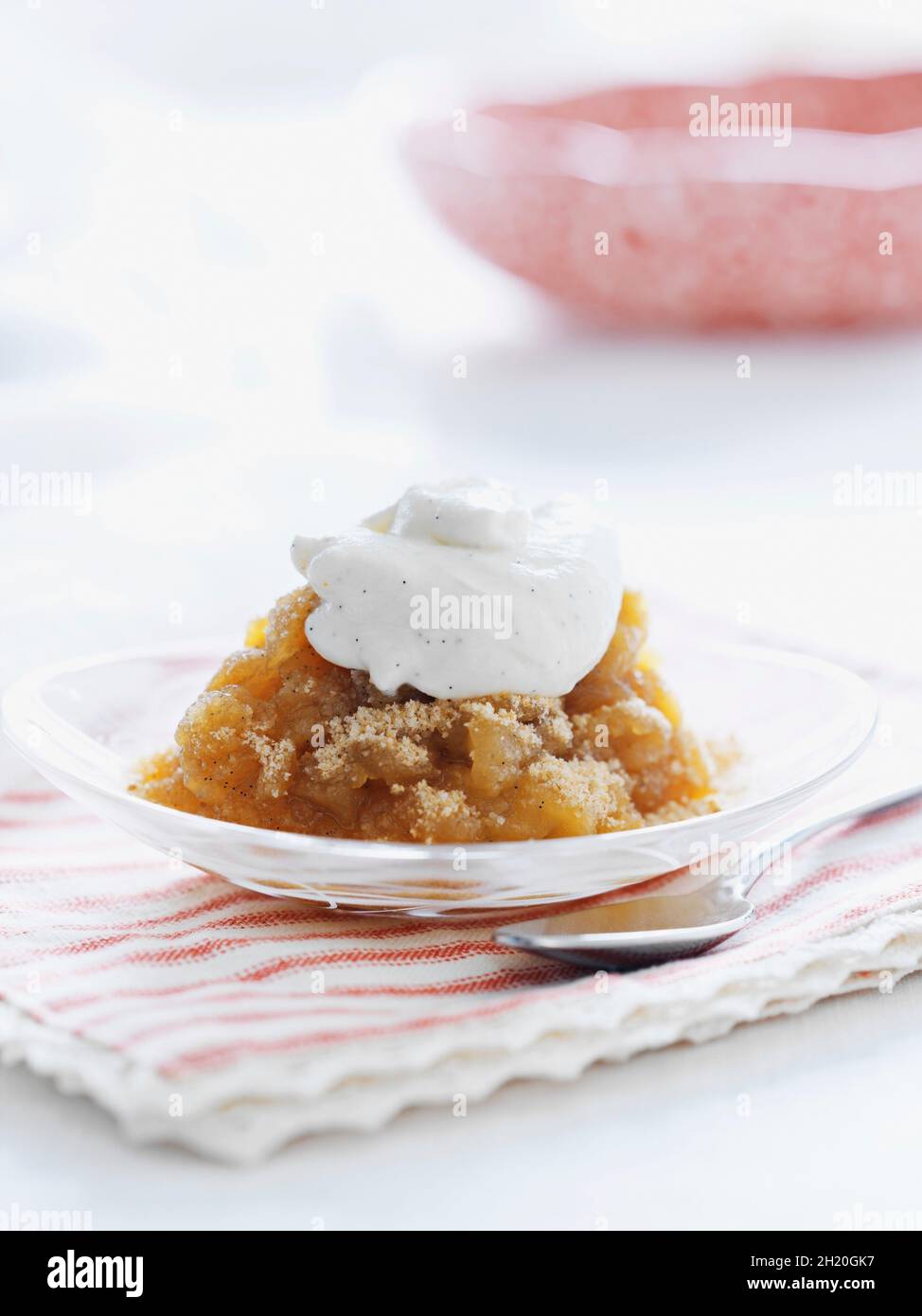 Sauce aux pommes et crème à la vanille Banque D'Images