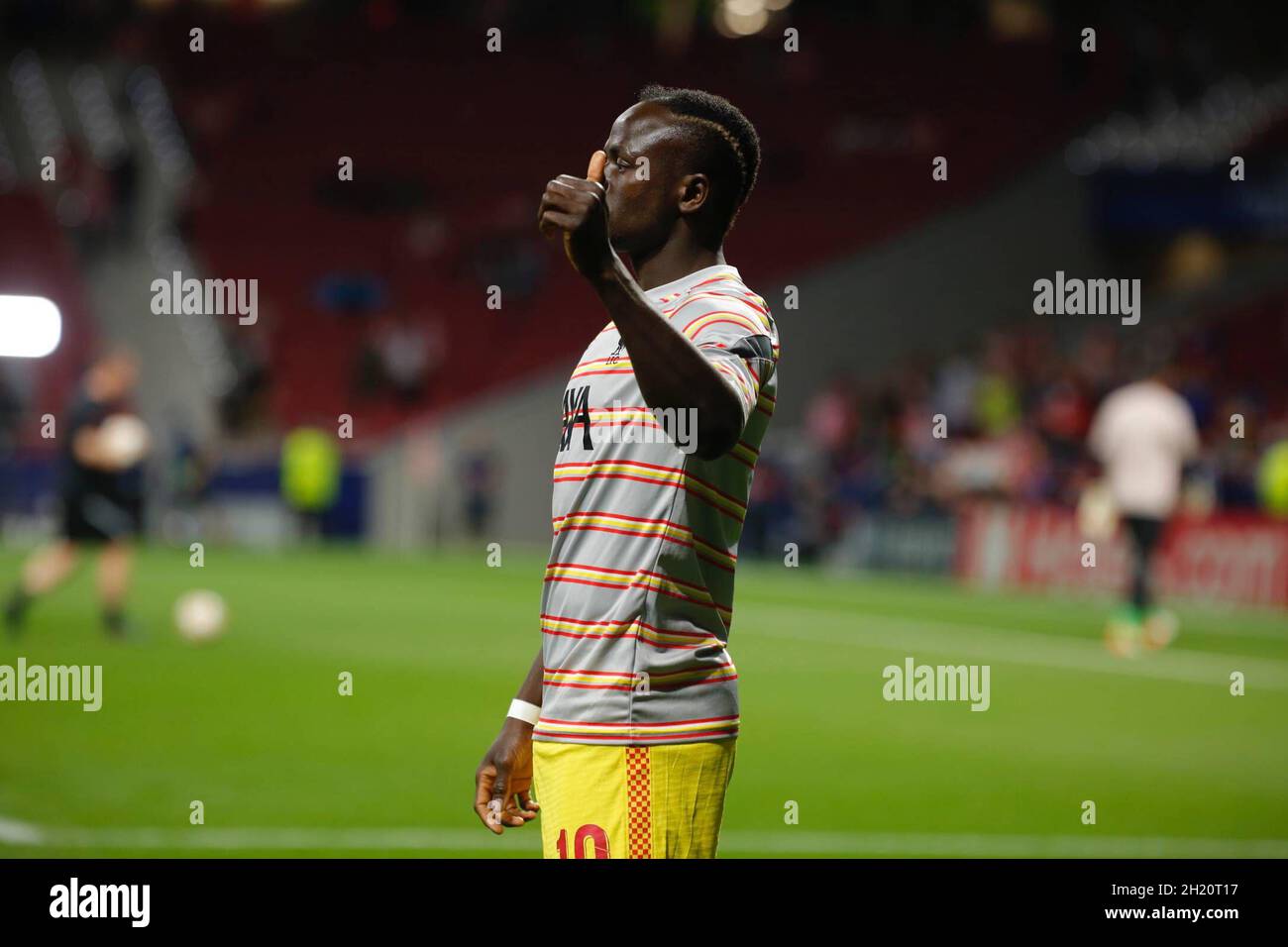 Madrid, Espagne.19 octobre 2021.Mane du FC Liverpool, lors de l'échauffement du groupe de la Ligue des champions de l'UEFA contre l'Atletico de Madrid au stade Wanda Metropolitano.(Photo par: Ivan Abanades Medina crédit: CORDONE PRESSE/Alay Live News Banque D'Images