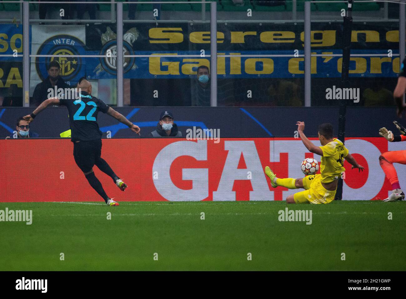 Milan, Italie - octobre 19 2021 - Inter-Sheriff Champions League - sébastien thill fc shérif marque les célébrations du but 1-1 Banque D'Images