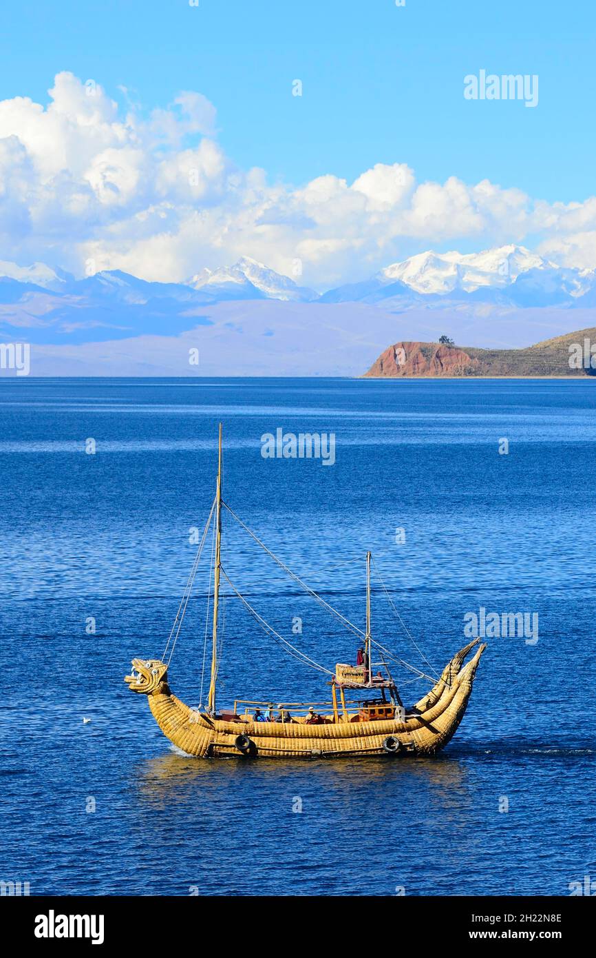Bateau à roseaux typique de Totora, Isla del sol, lac Titicaca, département de la Paz, Bolivie Banque D'Images