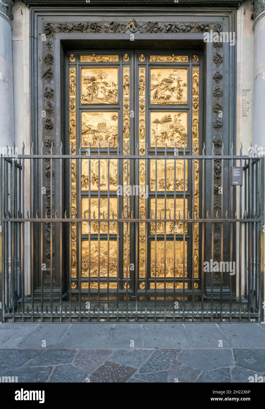 Porte en bronze avec scènes de l'ancien Testament, porte est, Porta del Paradiso, porte du Paradis, 1426-52,Sculpteur Lorenzo Ghiberti, Baptistère, Battistero Banque D'Images