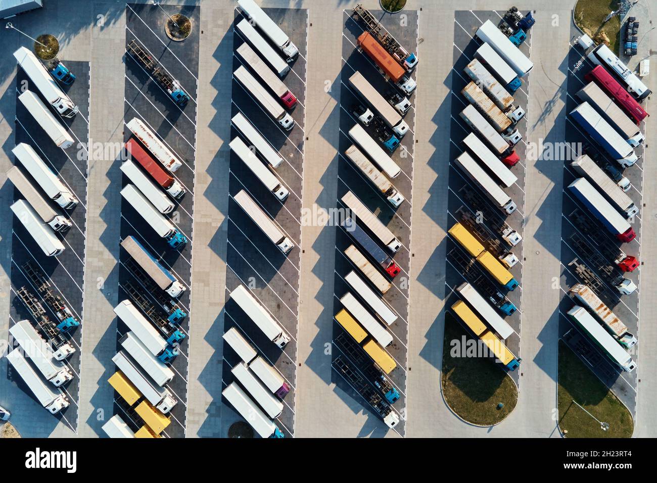 Aire De Stationnement Pour Semi camions Vue De Dessus Vue A rienne Des aire-de-stationnement-pour-semi-camions-vue-de-dessus-vue-a-rienne-des