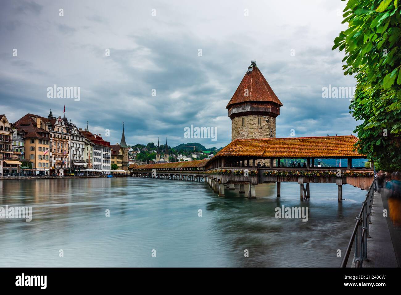 Pont historique fermé dans une journée nuageux à Lucerne, Suisse Banque D'Images