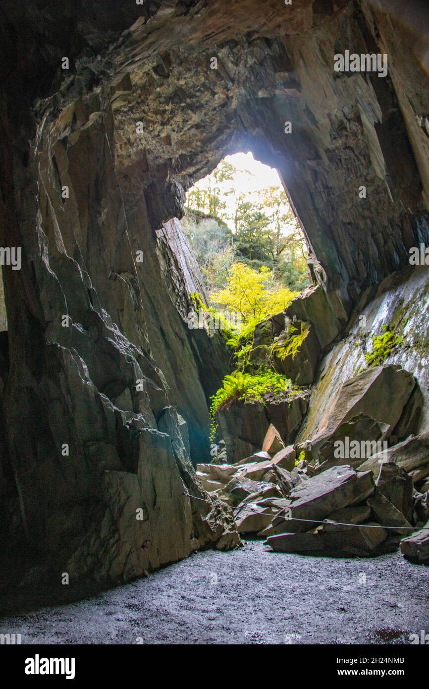 Mystérieuse et belle Cathédrale Cavern, une ancienne carrière dans le parc national Lake District à Tilberthwaite, cumbria, Angleterre, Royaume-Uni Banque D'Images