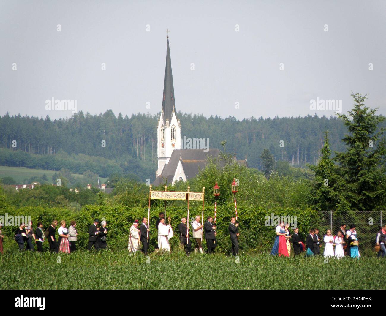 Fronleichnamsprozession à Rüstorf, Schwanenstadt (Bezirk Vöcklabruck, Oberösterreich, Österreich) - corpus Christi procession à Rüstorf, Schwanensta Banque D'Images