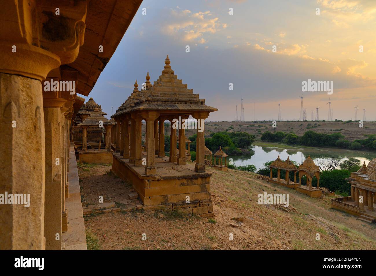 Royal Cenotaphs à Bada Bagh ou Barabagh, signifie Big Garden, est un complexe de jardin à Jaisalmer, Rajasthan, Inde, dans les souvenirs de Maharajas signifie Kin Banque D'Images