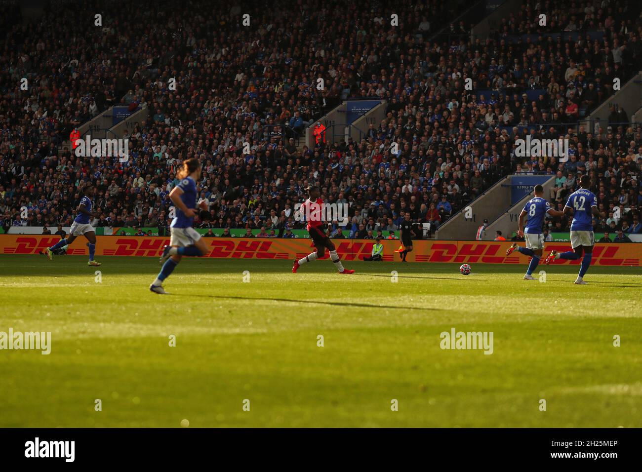 Paul Pogba, de Manchester United, joue un ballon de bout en bout - Leicester City v Manchester United, Premier League, King Power Stadium, Leicester, Royaume-Uni - 16 octobre 2021 utilisation éditoriale uniquement - des restrictions DataCo s'appliquent Banque D'Images