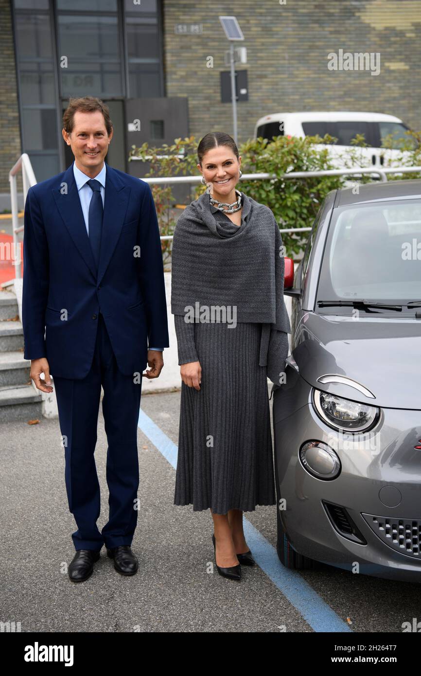 John Elkann et la princesse Victoria à l'usine Fiat de Turin, Italie, le 20 octobre 2021. Le couple princesse héritière effectue une visite de trois jours en Italie avec une délégation commerciale suédoise. Photo : Henrik Montgomery / TT code 10060 Banque D'Images