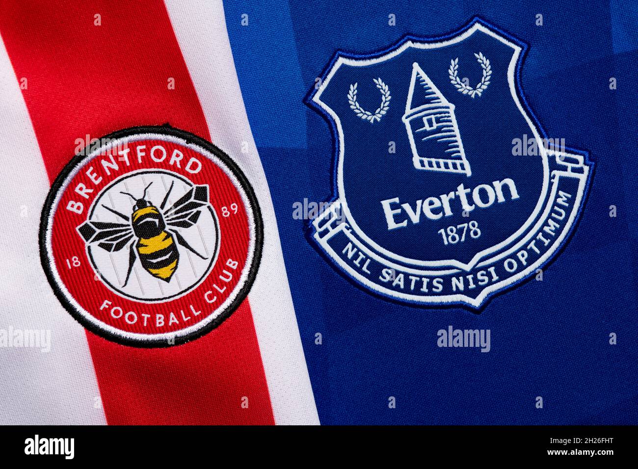 Gros plan sur l'écusson du club de Brentford et Everton. Banque D'Images