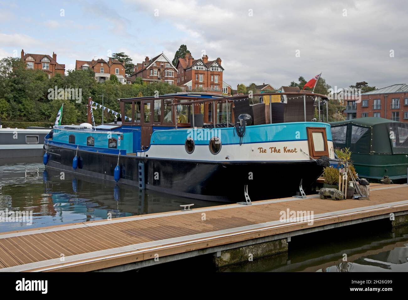 Le bateau amarré dans le bassin de Diglis à Worcester est là où se trouve Worcester & Birmingham.Le canal rencontre la rivière Severn. Banque D'Images