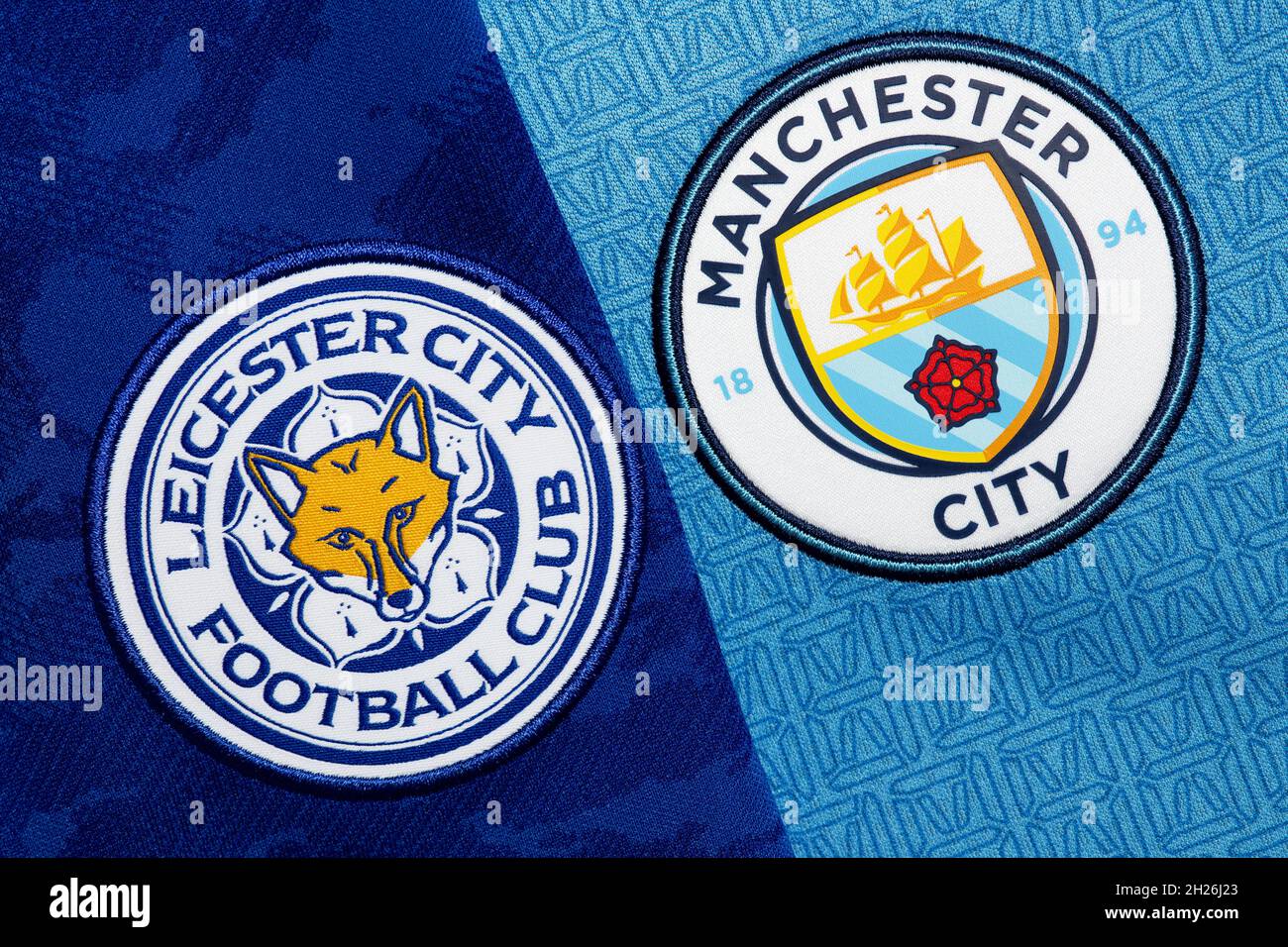 Gros plan sur l'écusson du club de Leicester et de Man City. Banque D'Images