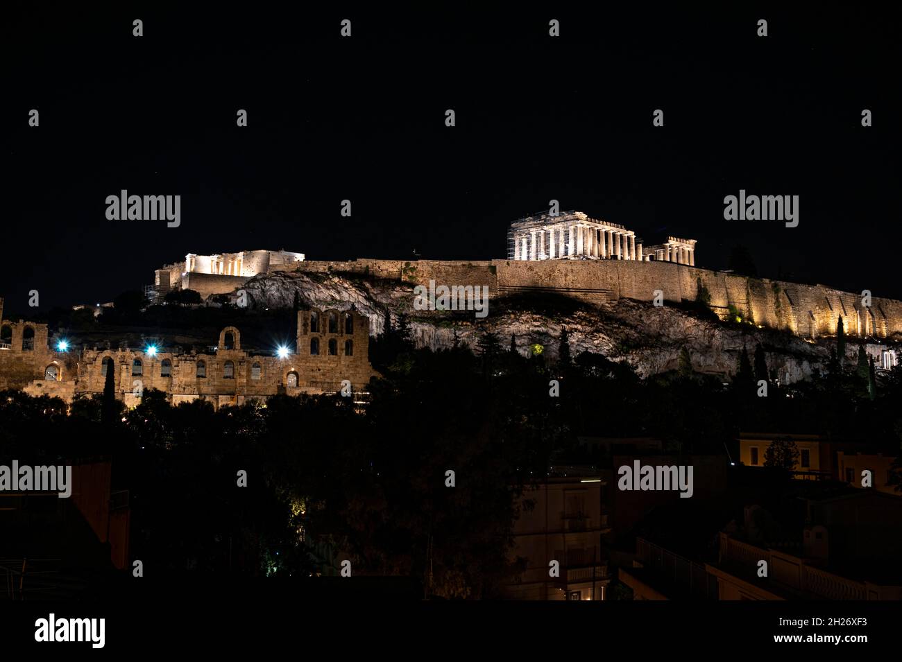 Vue de nuit sur l'Acropole et le Parthénon depuis le côté sud Banque D'Images