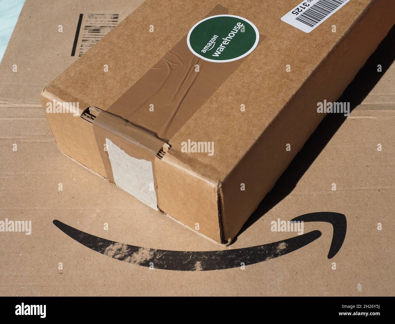 SEATTLE, États-Unis - VERS OCTOBRE 2021: Amazon Warehouse offre de grandes  offres sur les produits de qualité d'occasion ou de boîte ouverte Photo  Stock - Alamy