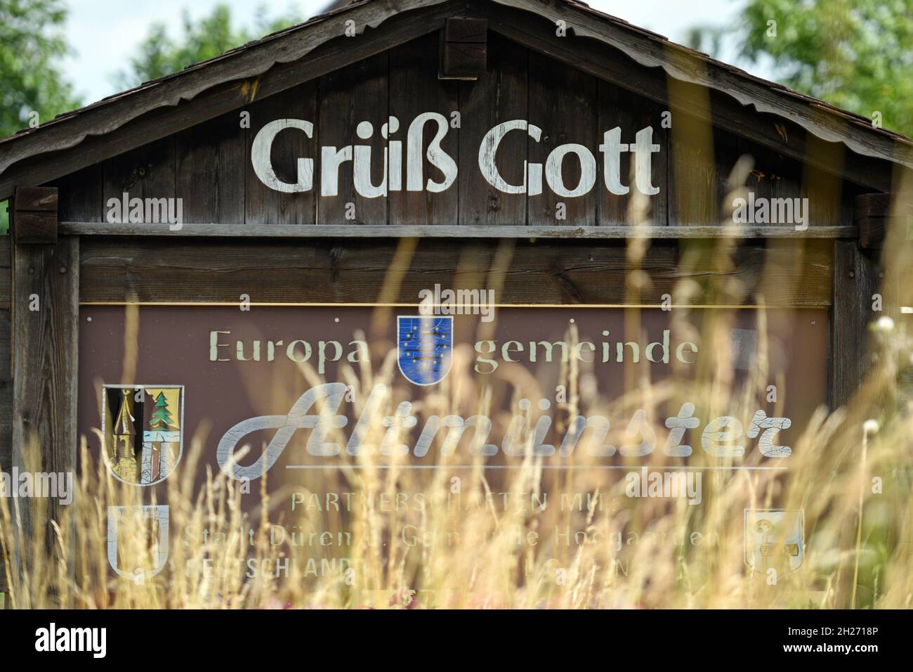 Schild „Grüß Gott“ in Altmünster am Traunsee, Bezirk Gmunden - panneau 'Grüß Gott' in Altmünster am Traunsee, district de Gmunden Banque D'Images