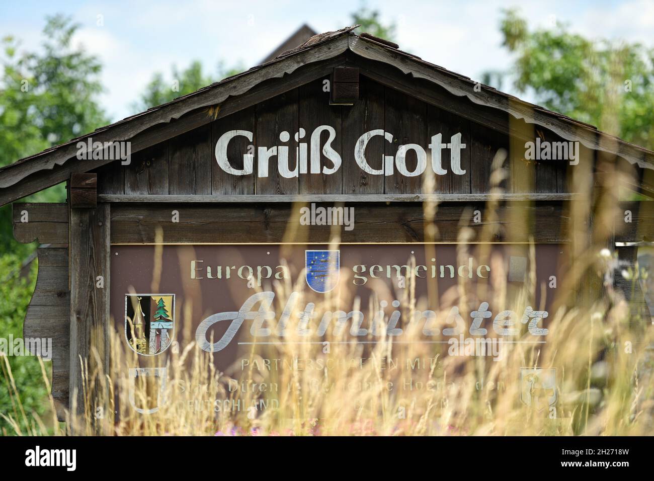 Schild „Grüß Gott“ in Altmünster am Traunsee, Bezirk Gmunden - panneau 'Grüß Gott' in Altmünster am Traunsee, district de Gmunden Banque D'Images