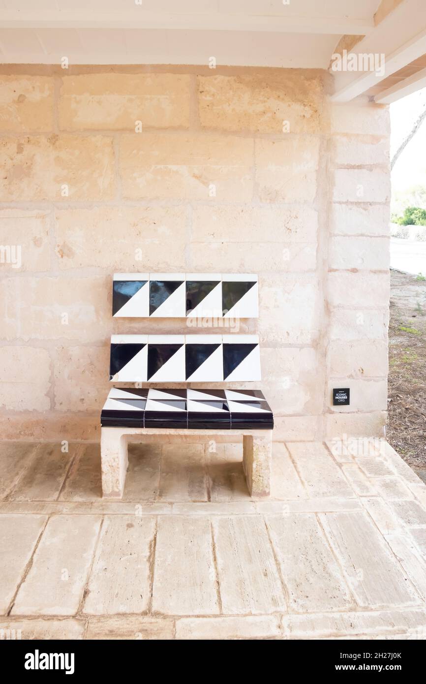 chaise de siège carrelée maison d'été de Corn Ulson architecte de l'opéra de Sydney à CAN LIS près de Palma Mallorca Espagne Banque D'Images